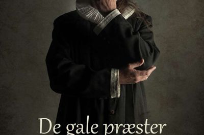 Forsidebilledet er taget af designer Jim Lyngvild, og modellen er præst ved Holbæk Kirke, Gunder Christian Gundersen.