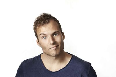 Simon Talbot skal prøve kræfter med det helt store publikum i Boxen.