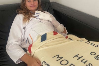 13-årige Madeline Gregersen er hjemme igen efter den voldsomme oplevelse på Snejbjerg Skole i sidste uge. Hun blev kraftigt forbrændt på maven, hvor hun på fredag i næste uge skal have foretaget en operation. Den venstre hånd og arm blev også ramt, men i mindre omfang.