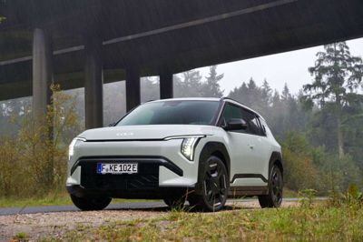 EV3 lanceres i Danmark i løbet af november til priser fra 269.900 kroner. Den pris giver en variant med rækkevidde på op til 436 kilometer, mens en udgave med op til 604 kilometers rækkevidde fås fra 289.900 kroner. Foto: Morten B. Bek/Ritzau Scanpix