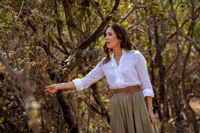 Dronning Mary besøgte den botaniske have i Brasilia under sit besøg i Brasilien for nylig. Haven ligger i savanneområdet Cerradoen, som er verdens største savanne-økosystem.