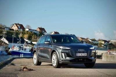 En Audi Q6 e-tron kan man købe til 549.990 kroner, men prisen stiger markant, hvis man vil have testbilens komfortable luftaffjedring og detaljer som panoramasoltag. Morten B. Bek/Ritzau Scanpix