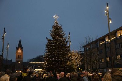 Juletræet på torvet er nyt hvert år, men en del af julepynten i midtbyen går igen fra år til år. I år præsenterer Herning Cityforening tre nyheder på den front.