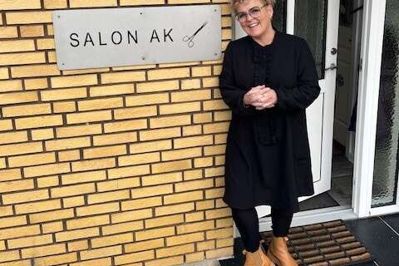 Salon AK i Sdr. Felding drives af Anni Kamp. I næsten 20 år har hun haft frisørsalon i sit eget hjem, men 1. december er en epoke slut, og nye udfordringer venter.