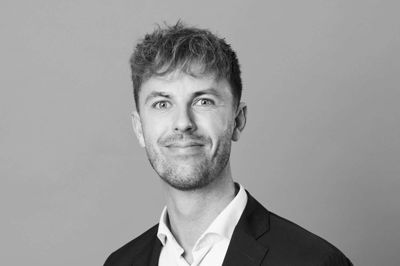 Patrick Dyrby sagde jobbet op som distriktschef hos Carta Autofinans i 2024 for at hjælpe sine forældre med Café Dyrby’s.