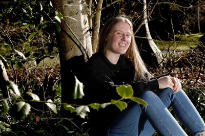 Janne Hansen fotograferet for to år siden kort efter hun var flyttet hjem til Studsgård. Hun blev hurtigt aktiv i byens idrætsforening, for som hun sagde: »Intet sker, uden nogen gør noget«. Mandag aften førte hun ordet, da Studsgård tog de første skridt til en fusion af idrætsforeningen, borgerforeningen og støtte foreningen.