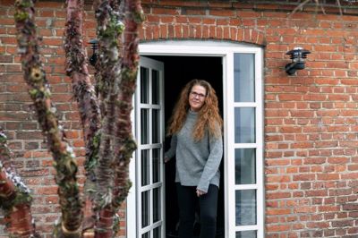 Betina Lykke faldt for den hyggelige bygning lige bag gågaden.