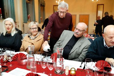 Deltagerne i kåringen af Årets Julevin i Herning 2024 skulle smage på ni forskellige vine til traditionel julemad og vurdere hver vin op mod maden.