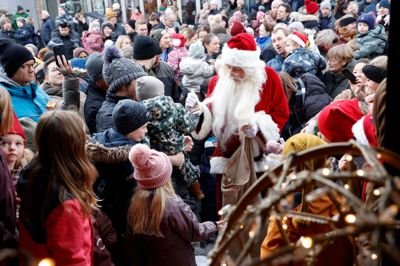 Inden julemanden drager nordpå for at lave gaver til alle verdens børn, aflægger han visit i Herning.