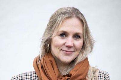 - Jeg tror, mange slæber mørkemænd og løftede pegefingre med i deres tanker om kirken. Jeg kan se, de er i film og litteratur, men jeg har svært ved at se, hvor de er i virkeligheden, og det er i hvert fald ikke det, jeg møder her, siger Inge Marie Kirketerp Hansen, præst i Gjellerup Kirke.