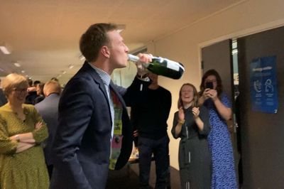 I dette øjeblik gik det op for Thomas Østergaard (V), at endnu en byrådsperiode var sikret. Næste år kan byrådets nuværende yngste medlem få endnu mere magt.