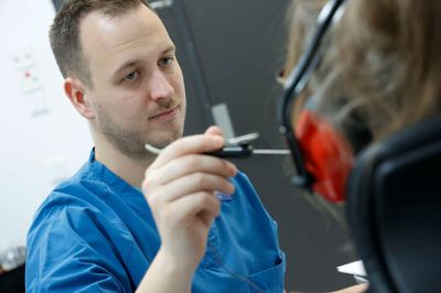 I forbindelse med et forskningsprojekt, som går ud på at kortlægge lugte- og smagssansen søger afdelingslæge og ph.d-studerende Patrick Møller frivillige deltagere, der kunne tænke sig at vide, hvordan og hvor gode de er til at lugte og smage.