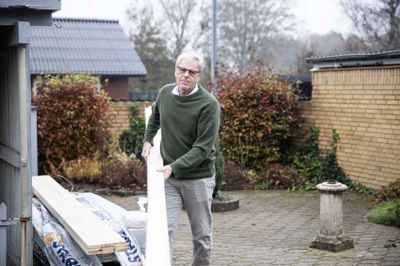 Smart at være uddannet tømrer, når man nu har købt et rækkehus, der skal gennemrenoveres. Det har Allan Leth Frandsen, der også er uddannet historiker og tidligere vicedirektør i Den Gamle By i Aarhus. Men nu er han flyttet »hjem« til Herning, hvor han skal arbejde for Den Gamle By lidt endnu, inden det er endeligt slut i 2027.