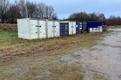 En række opstillede containere har vakt undren blandt borgere i Hammerum. En af de undrende har bedt Folkebladet om at finde ud af, hvad de skal bruges til.