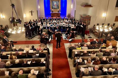 I en velbesøgt Herning Kirke blev fremførte Herning Kirkes Drengekor og Ensemble Midtvest årets udgave af Messias. Foto: Lone Bergholdt Hald