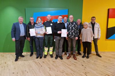 Fondsmidler er sjældent uddelt i flottere rammer. Fra venstre mod højre ses Jan Lundorff, Tommy Damgaard, Gitte Damgaard, Kenneth Laversen, Tobias Bøggild-Damkvist, René Jensen, Karsten Moskjær Kofod, Kristian Merrild, Bodil Korsgaard og Kurt Søndergaard.