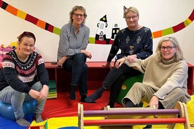 Kælderen i Huset No7 bugner af legeredskaber, spil og madrasser, børn kan boltre sig med. Det gør de allerede i for eksempel babycafeen, og nu er der også en fædrecafé på vej i et samarbejde mellem Huset No7 og Mødrehjælpens lokalafdeling i Herning. Fra venstre er det eventkoordinator i Huset No7, Kristina Kaspersen, og fra Mødrehjælpen er det tovholder i babycaféen, Inge Lund, frivillig Ane Grethe Engsted og forperson for Mødrehjælpen Kristina Taaning.