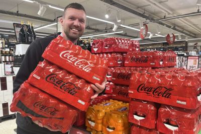 Købmand Andreas Rahbek vil være klar med masser af drikkevarer, slik og chips i Meny under Vildbjerg Cup.