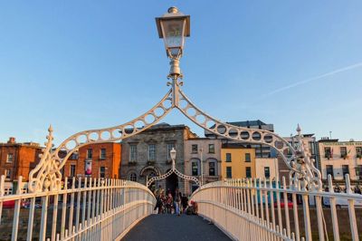 Dublin er grundlagt som et vikingebosted og har været den vigtigste by i Irland siden middelalderen.