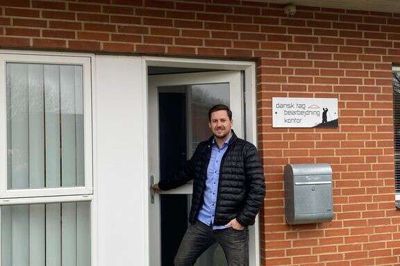 Mads Ulsøe og Dansk Tagbearbejdning stopper med at arbejde med asbesttage, fordi det bliver for kompliceret med nye regler.