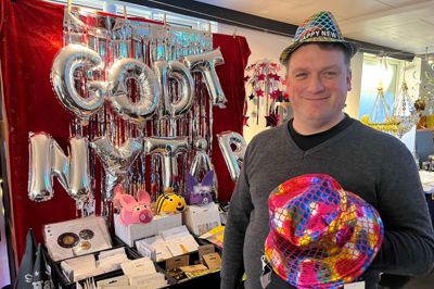 Morten Fyrstenborg er uddannet fyrværker og har siden 2012 drevet Krudtuglen i Vildbjerg. Det var ham. der designede det store fyrværkeri-show, der blev skudt af i forbindelse med Brandes 850-årsjubilæum.