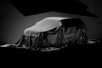 Under dækkenet gemmer sig den nye BYD ATTO 2, som bliver den hidtil mindste model fra det kinesiske mærke. Snart vil de første billeder af den nye model dukke op. (PR-foto). Pr./Ritzau Scanpix