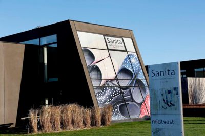 Træsko har i over 100 år været Sanitas hovedprodukt, men nu er virksomheden begæret konkurs.