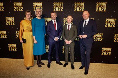 Herning-borgmester Dorte West (t.v.), DR-generaldirektør Maria Rørbye Rønn, kronprins Frederik, DIF-formand Hans Natorp og MCH-direktør Georg Sørensen stillede for to år siden op til foto ved »Sport 2022«. På lørdag vender Frederik tilbage til Herning, Boxen og »Sport 2024« - nu som konge.