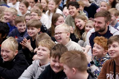 En fødselsdag er altid sjov. Også når det er ens skole, Lindbjergskolen, der bliver fem år, og der vanker kagemand bagefter.