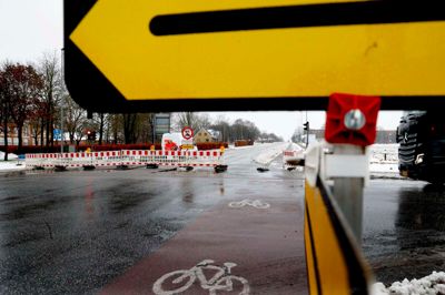 Herning Vand tog mandag hul på gravearbejdet, der vil spærre Hammerum Hovedgade af for gennemkørende trafik det næste halve år.