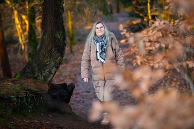 Tina Vinther Larsen holder selv meget af at gå ture og tilbyder i sit firma Silkeborg Caminoen blandt andet guidede vandreture. - På disse ture kan man tage nogle mere snørklede stier og komme forbi skjulte naturperler, og jeg fortæller undervejs historier om de områder, vi kommer forbi, siger hun.
