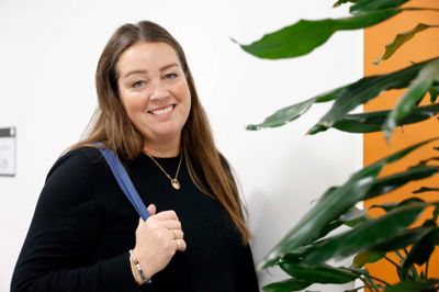 En svigerinde, der skubbede på og en god idé - så havde Asta Friis Rossa skrevet fire børnebøger, etableret sit eget forlag og lavet aftaler med syv sygehuse om, at frivillige kom og læste højt for syge børn.