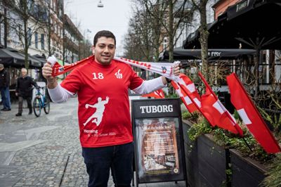 Da Herning Folkeblad fredag eftermiddag talte med Marco Muccione, der kommer fra byen Sankt Gallen, forudså han, at tyskerne ville vinde aftenens opgør. Hans eneste håb var, at nederlaget ville være med en målforskel på mindre end to cifre.