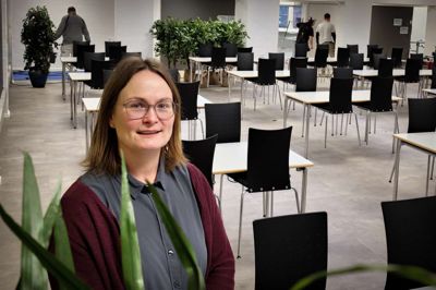 Uddannelsesleder Lene Borg ser frem til, at Handelsgymnasiet Ikast-Brande 25. januar kan modtage åbent hus-gæster i uddannelses-institutionens kantine. Og så glæder hun sig til at synge morgensang med sine elever.