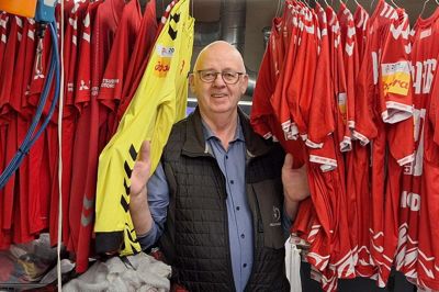 Indtil videre har Ren Service-indehaver Henry Jeppesen sørget for rent vasketøj til spillerne fra Danmark, Tyskland, Schweiz, Algeriet, Italien og Tjekkiet.