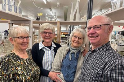 Betty Haunstrup Nielsen, Jette Yde, Jonna Hansen og Vagn Pedersen er blandt de frivillige kræfter, der har lagt timer i at få flyttet Feldborgs genbrugsbutik ned i den gamle brugs-bygning.