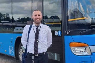 Philip Kors undrer sig over, at en gruppe drenge i Ejstrupholm viser deres bagdele, hver gang han kører gennem byen. Bussens kamera har senest optaget hændelsen, og Folkebladet er i besiddelse af videoen, som vi imidlertid har valgt ikke at bringe. Foto: Privatfoto