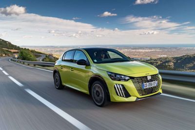 Elbilen Peugeot E-208 har fået et prishug. Alt efter variant er den blevet op til 50.000 kroner billigere. (PR-foto). Peugeot Tibo//The Good Click/Ritzau Scanpix