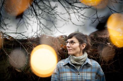 En morgen i maj for to år siden blev der vendt op og ned på Marie Blæsilds liv, da hun fik bagklappen på sin bil i hovedet. Hun er stadig sygemeldt, men er ved at komme ovenpå igen.