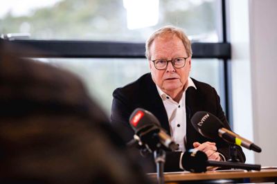 Ulrik Wilbek - her fotograferet ved et pressemøde om Midtjyllands Lufthavn, hvor han er bestyrelsesformand - blev sidste år skilt fra Susanne Munk Wilbek og er nu flyttet sammen med sin 31 år yngre kæreste.