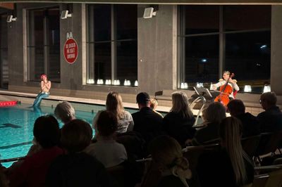 Operaen i Midten skabte et magisk univers for både børn og voksne i Herning Svømmehal. Næste søndag 2. februar kan forestillingen opleves i Brande Svømmehal.