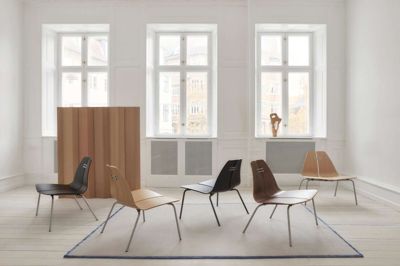 Poul Kjærholm designede i 1954 PK23, der viser en anden side af designeren. Loungestolen er netop sendt på markedet af Fritz Hansen.