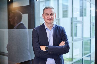 Adminstrerende direktør Thomas Hougaard Enevoldsen glæder sig over at få nye ejere, som vil bygge videre på virksomheden.