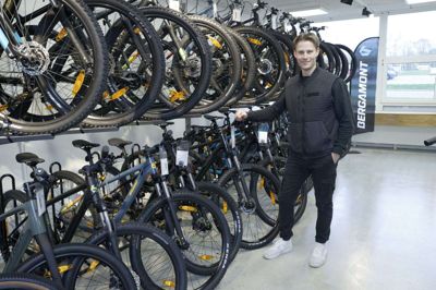 1500 cykler - alt fra mountainbikes til børne- cykler - er der plads til i butikken på Gavnøvej, fortæller Jesper Fonnesbæk Skov, der er indehaver af Tjørring Cykler.