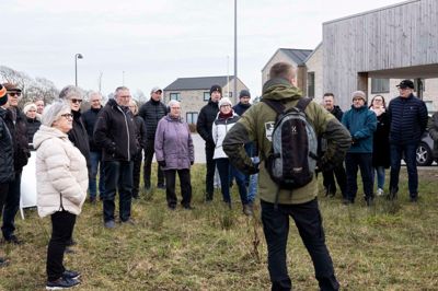 Projektleder Rasmus Filsø Løbner fortalte de fremmødte om Herning Kommunes planer for afgræsning af arealerne syd og øst for Fuglsang Sø.