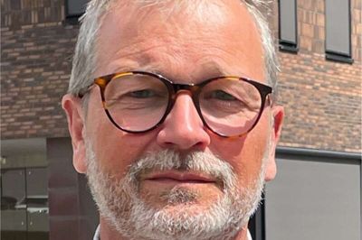 Troels Kjærgaard var fra 2007 chef for Herning Kommunes jobcenter. Han døde 6. marts i en alder af 64 år under en ferie i Kenya.