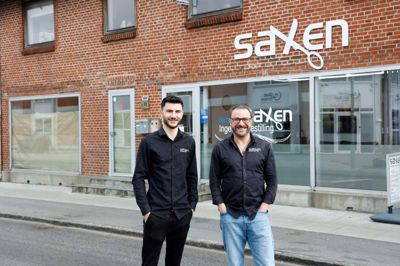 Snart skal frisørsalonen Saxen drives af både far og søn.