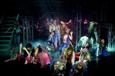 Der er fuld smæk på farvepaletten til MCH's musical »Hair«, som spiller i kongrescentret i denne måned. Foto: Mingo Photo