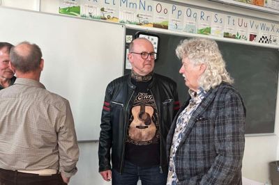 Sidste fredag var der åbent hus på Aulum-Hodsager Skole i forbindelse med Aulum Byskolens 100-årsjubilæum. Flere af de besøgende fortalte, at de med lethed kunne genkende klasselokalerne, da de ikke var lavet om, siden de gik der.