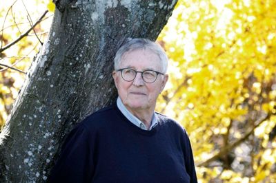Georg Sas - 80 år på lørdag - har en stærk relation til barndomslandet Ungarn - blandt andet har han gennem 45 år drevet sit lille enmands-rejsebureau Ungarnseksperten fra privaten i Snejbjerg. - Men jeg er en fuldstændig integreret dansker, siger han med et skraldende og selvironisk grin i en snak om et liv, der tog en drejning, da han hoppede af under et håndboldstævne i København i 1966.